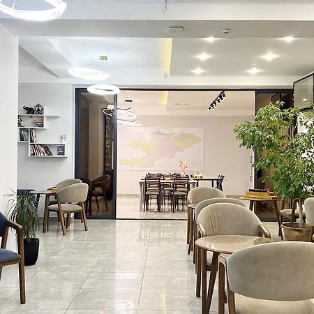 Compass Hostel Bishkek Exterior foto