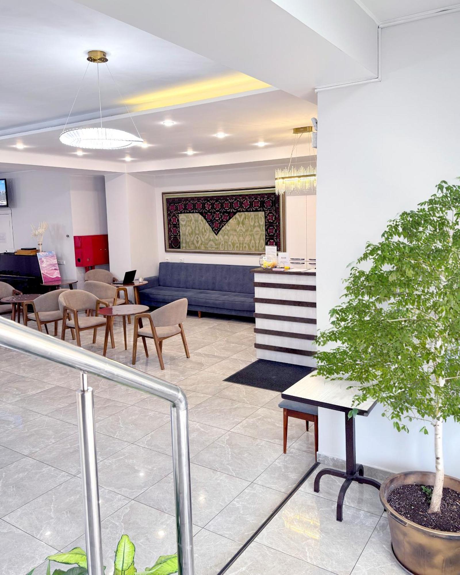 Compass Hostel Bishkek Exterior foto